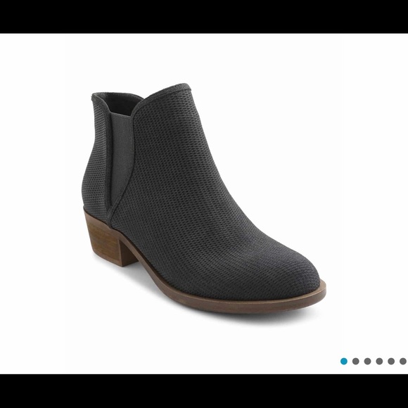 Kensie Shoes - Kensie Gerona Suede Booties NWT